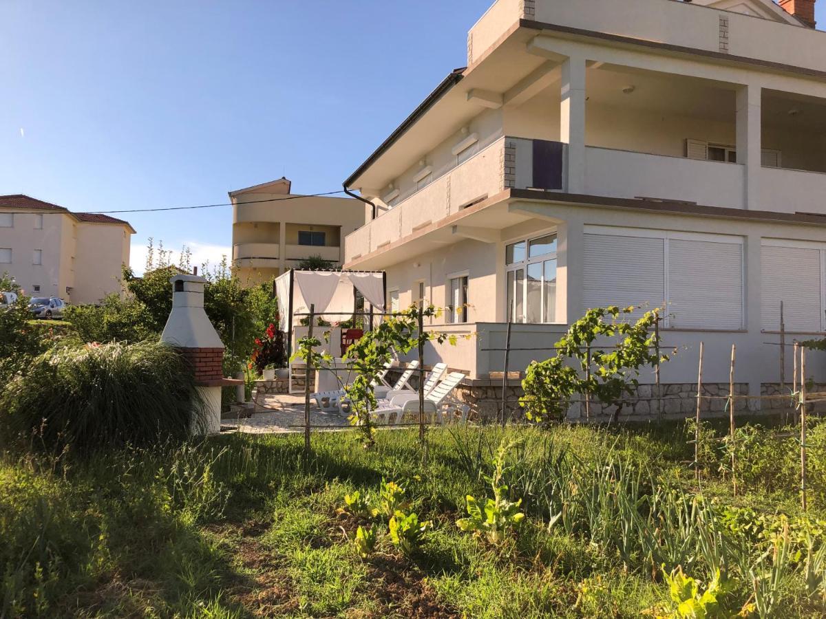 Apartments Mikelic Kampor Bagian luar foto