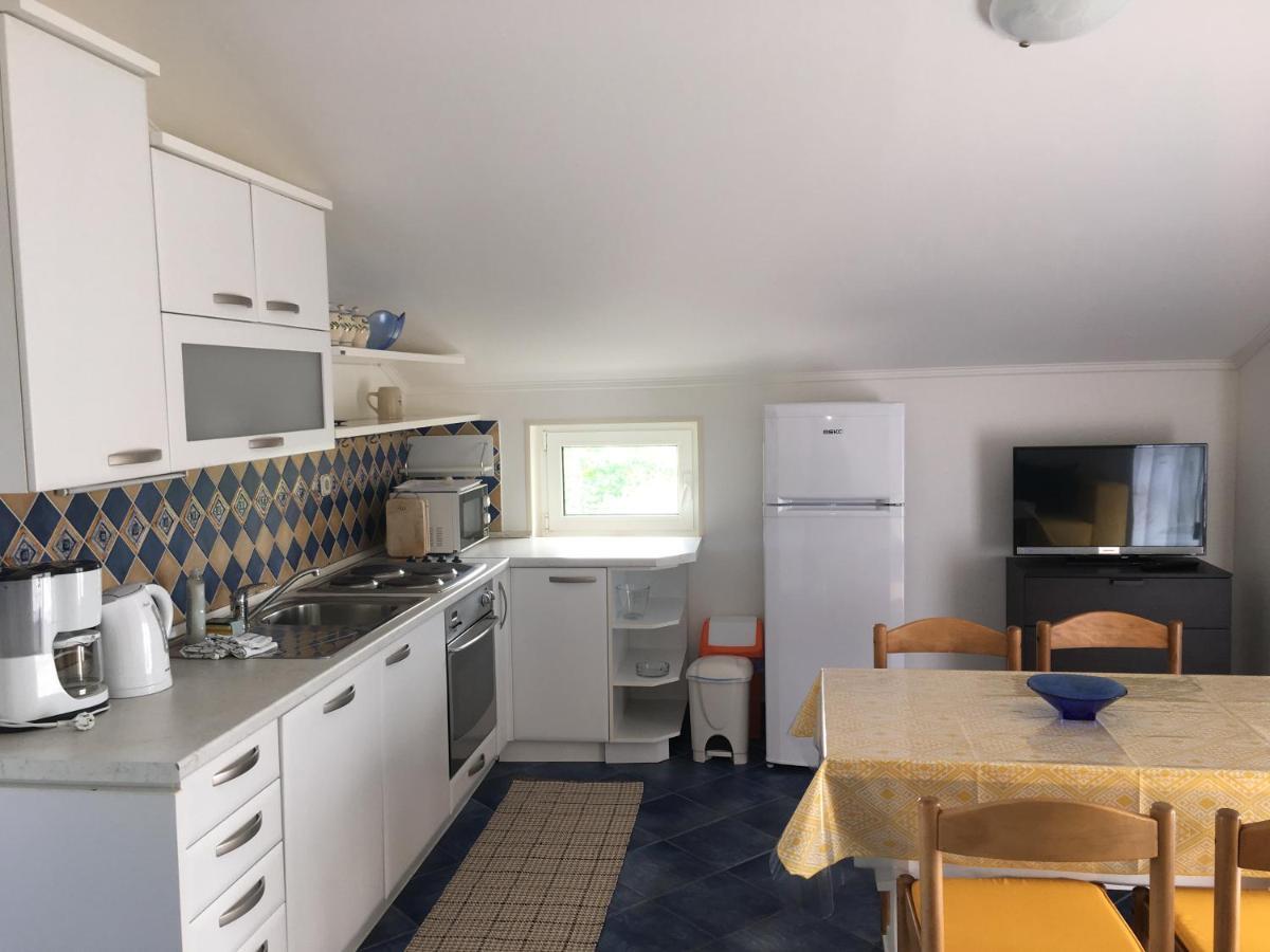 Apartments Mikelic Kampor Bagian luar foto