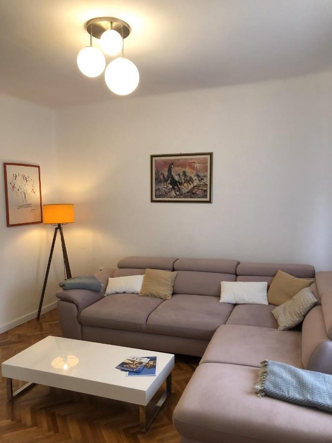 Apartments Mikelic Kampor Bagian luar foto