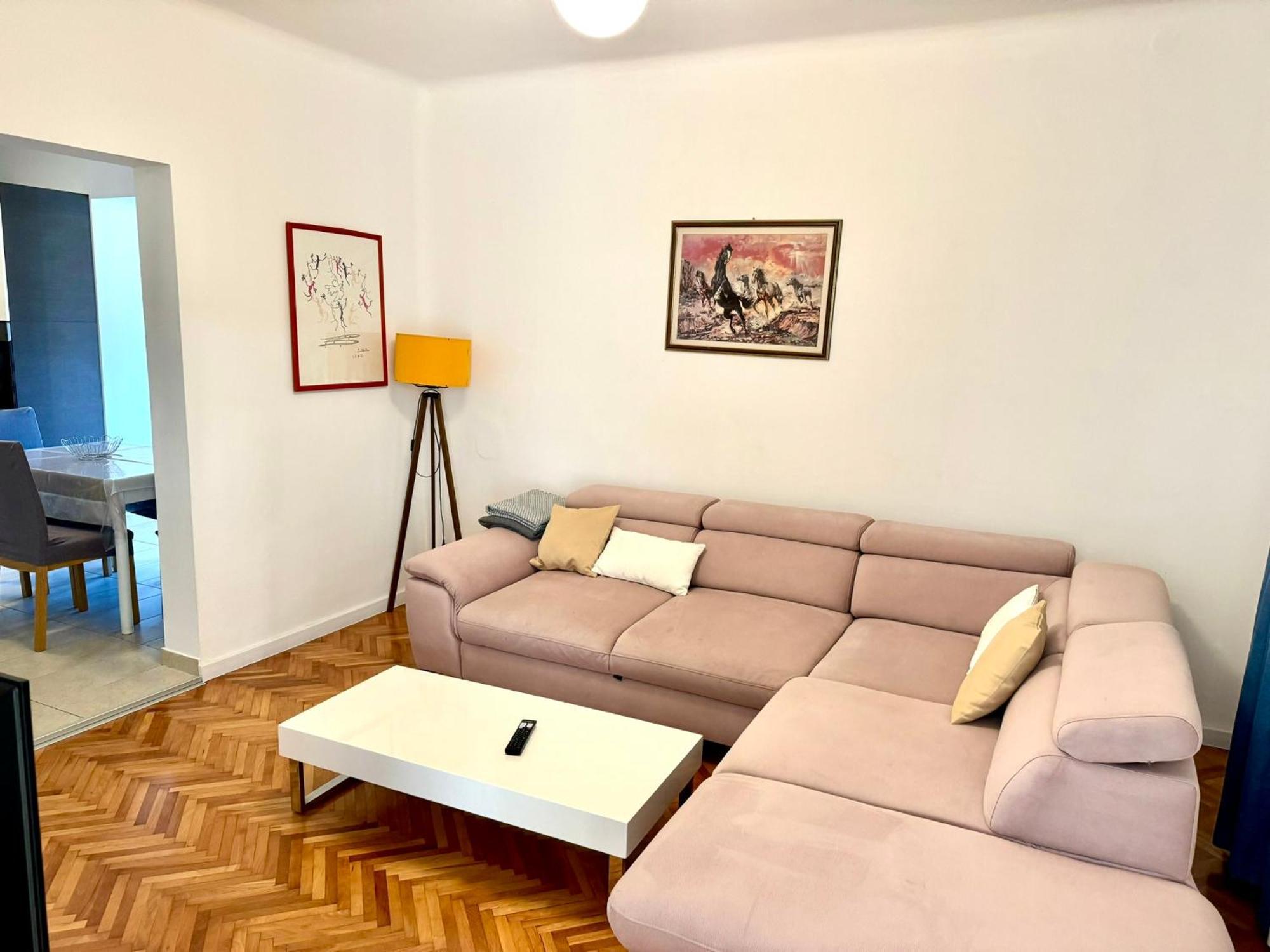 Apartments Mikelic Kampor Bagian luar foto
