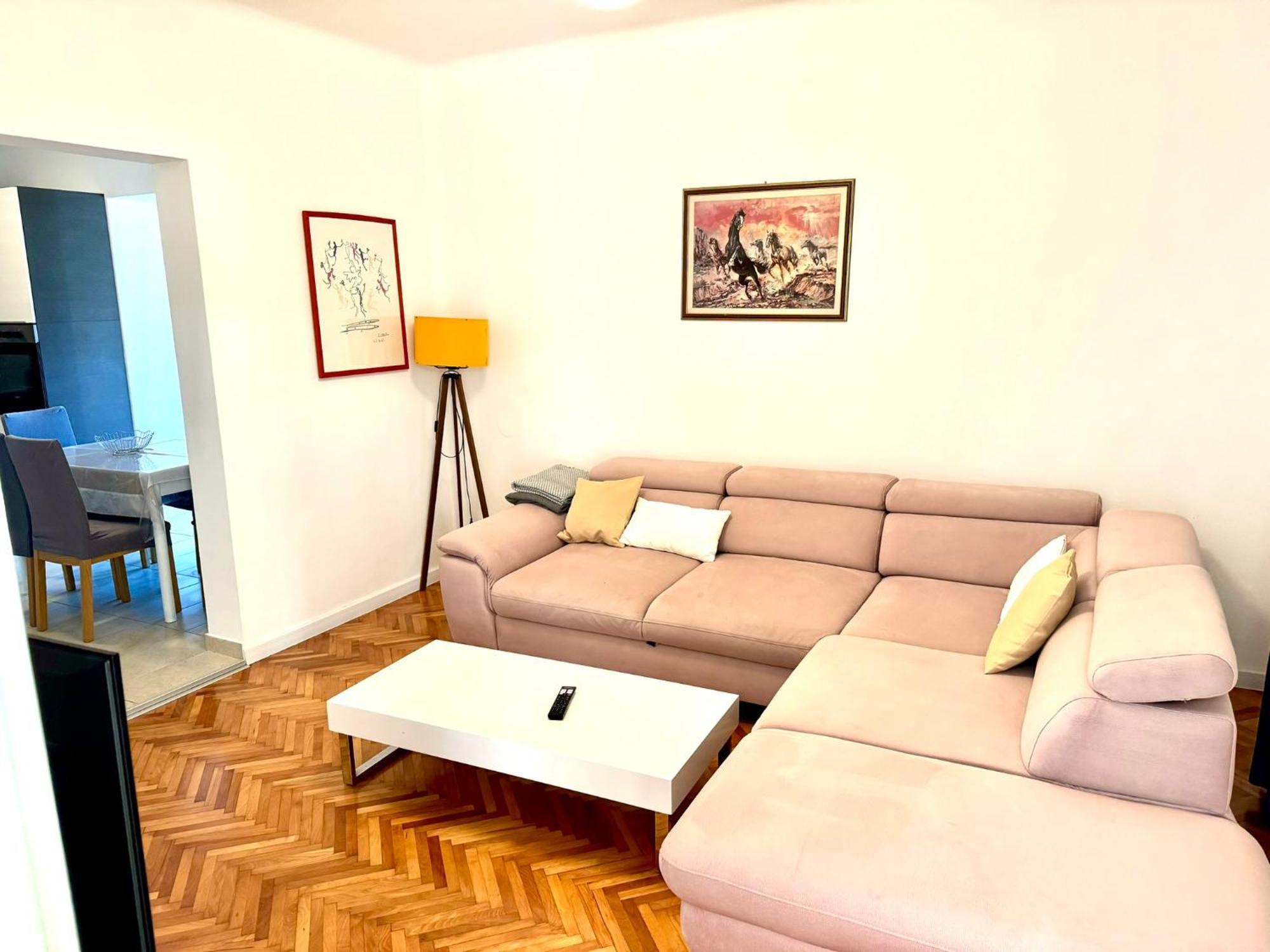 Apartments Mikelic Kampor Bagian luar foto