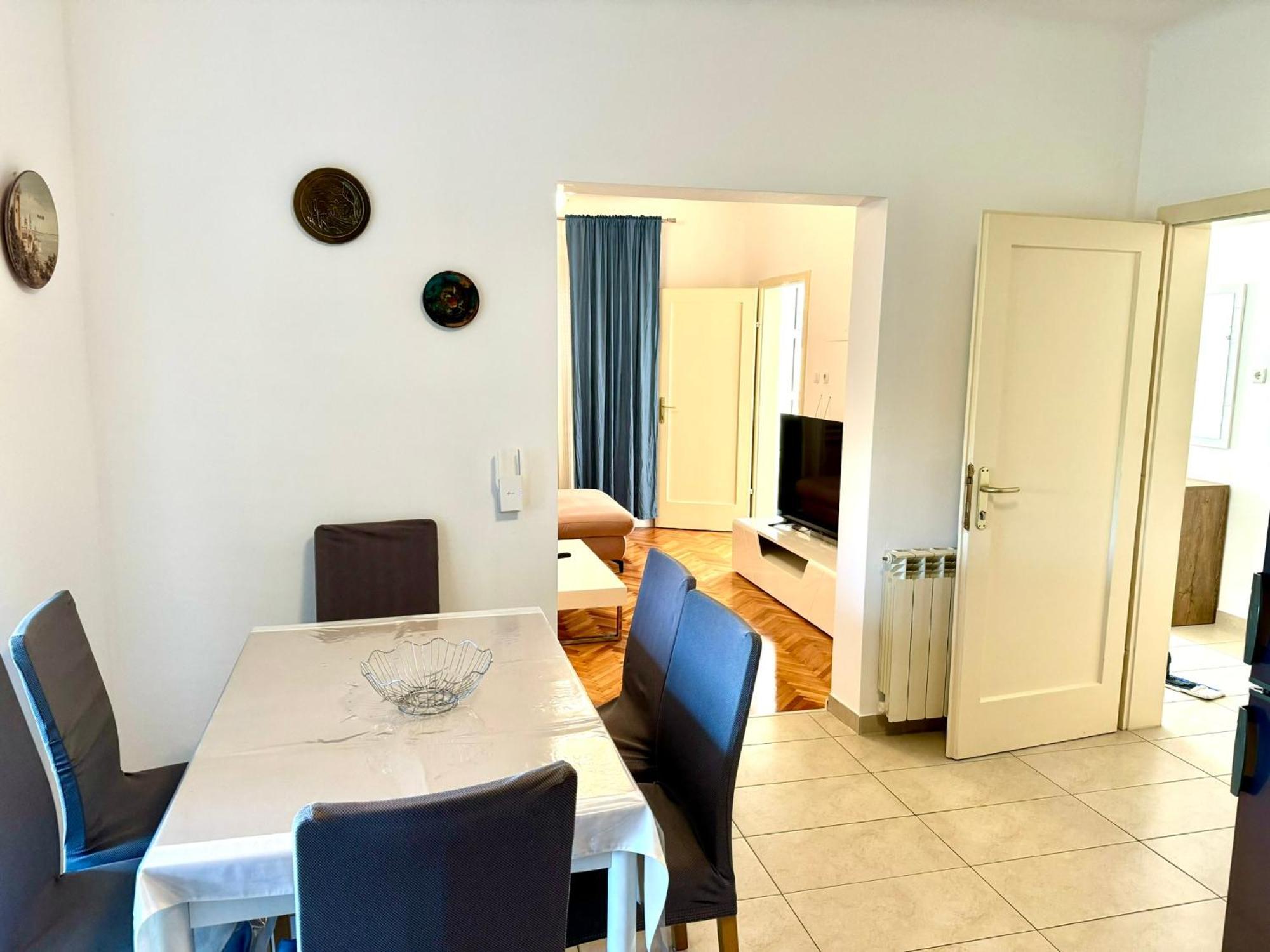 Apartments Mikelic Kampor Bagian luar foto