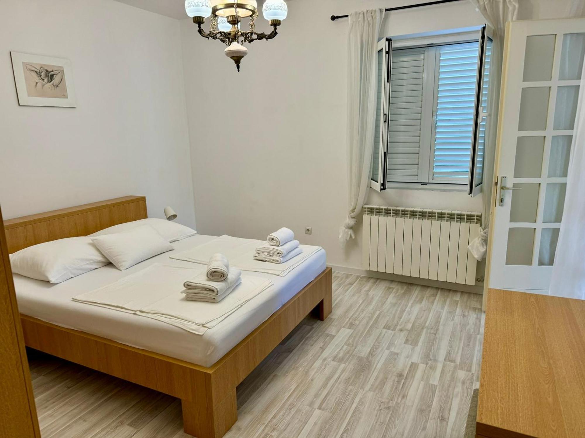 Apartments Mikelic Kampor Bagian luar foto